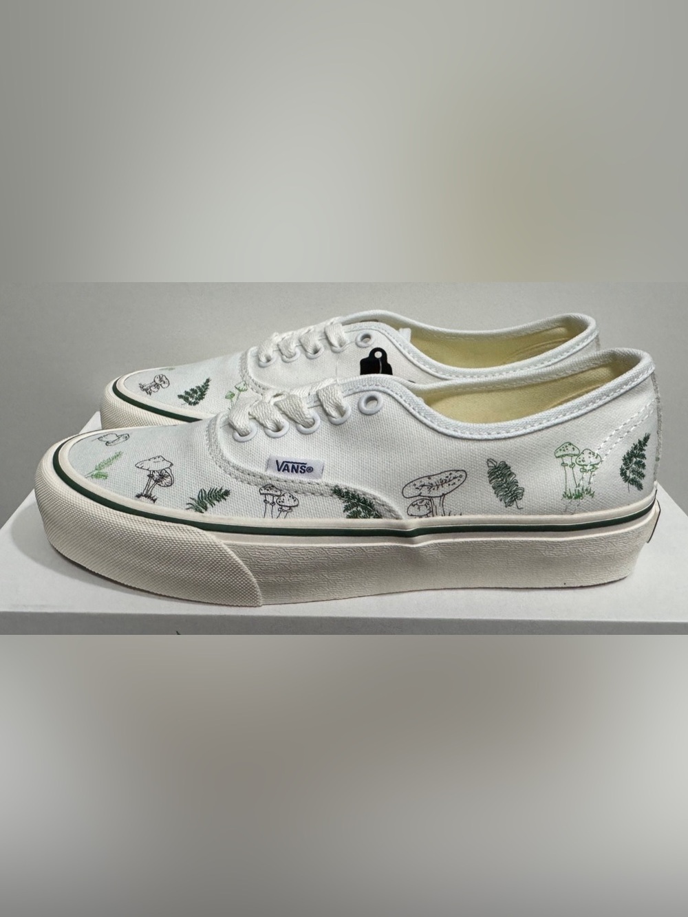 Vans x Ssense Authentic Vault Vr3 True White Unisex Size 6.5 Men/ 8 Women
